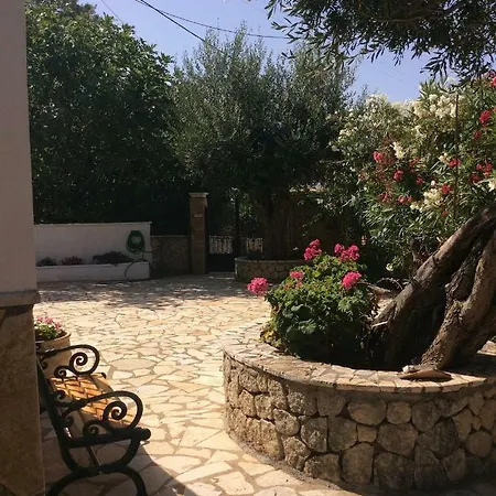 Ampelaki 2 Tatil Evi *